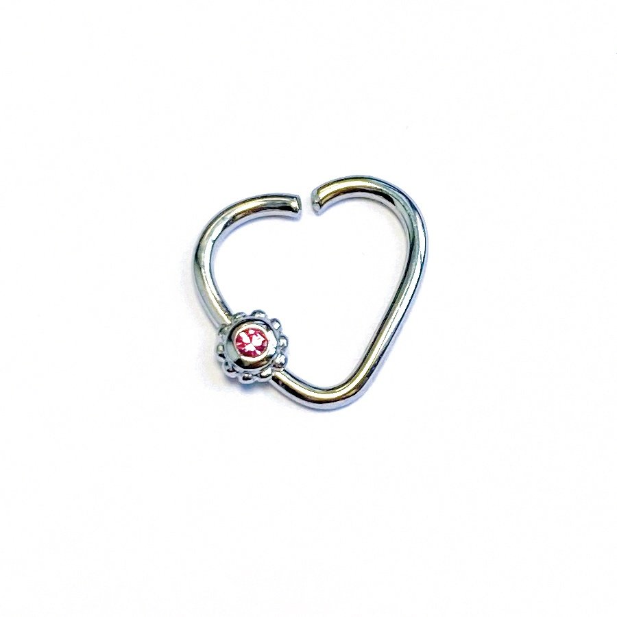 Daith con forma de corazón y 1 zirconia rosa