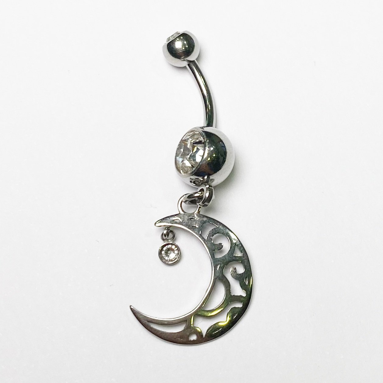 Piercing de ombligo con una luna