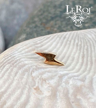 Piercing de oro macizo de 14 Kt. con forma de rayo. De LeRoi en ZUK Luxury Piercing