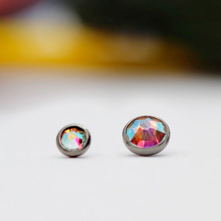 Piercing de titanio grado implante con brillante color aurora borealis