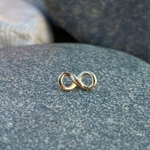 Piercing de oro macizo 14 Kt. con forma de infinito