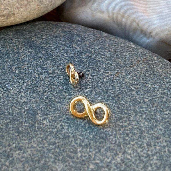 Piercing de oro macizo 14 Kt. con forma de infinito - Imagen 2