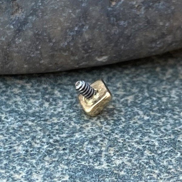 Piercing de oro macizo de 14 Kt. con bisel diamante - Imagen 3