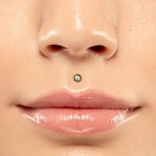 Alternative view of Top con baño de oro 24 Kt. con forma de hexágono y 1 zirconia