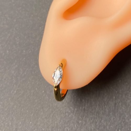 Alternative view of Pendientes con baño de oro 24 Kt. y una zirconia corte marquesa