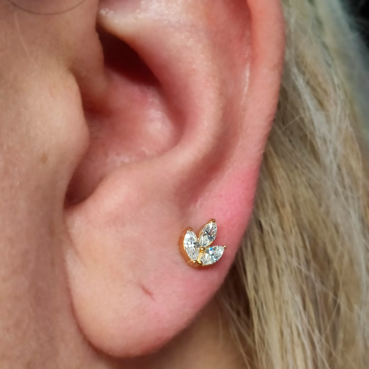 Top con baño de oro 24 Kt. y 3 Swarovski® talla marquesa - Imagen 4