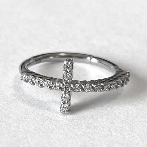 Aro de acero con Zirconias y una cruz para conch