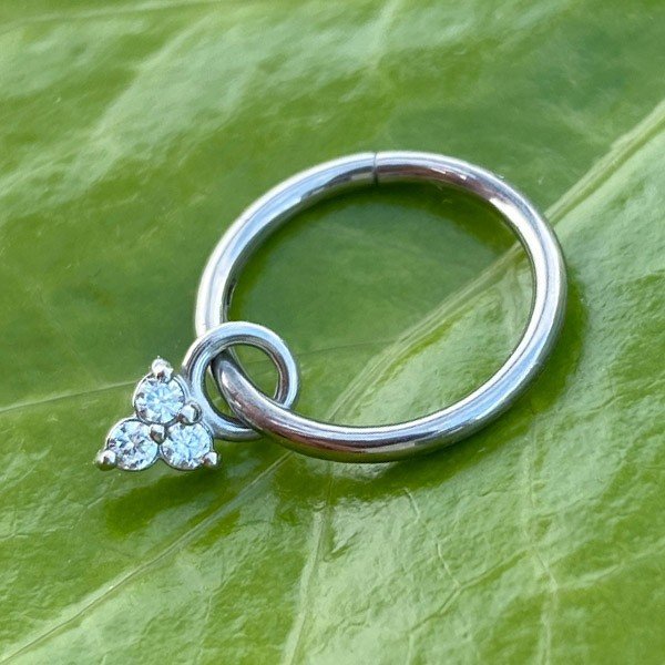 Charm de acero 316L. Trinity con Zirconias - Imagen 3