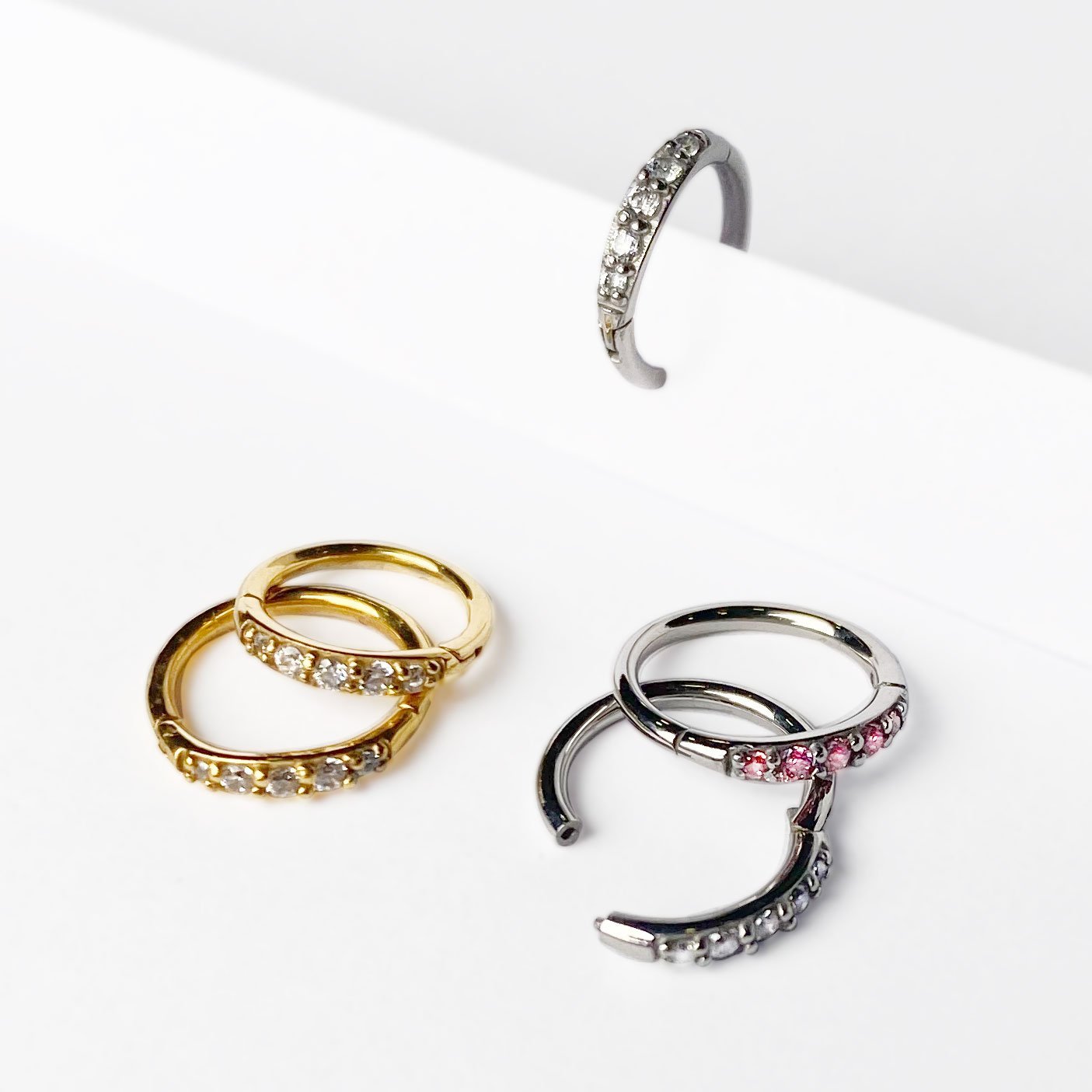 Aro de acero quirúrgico y Zirconias de Swarovski® - Imagen 2