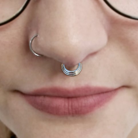 Alternative view of Aro clicker de acero para septum