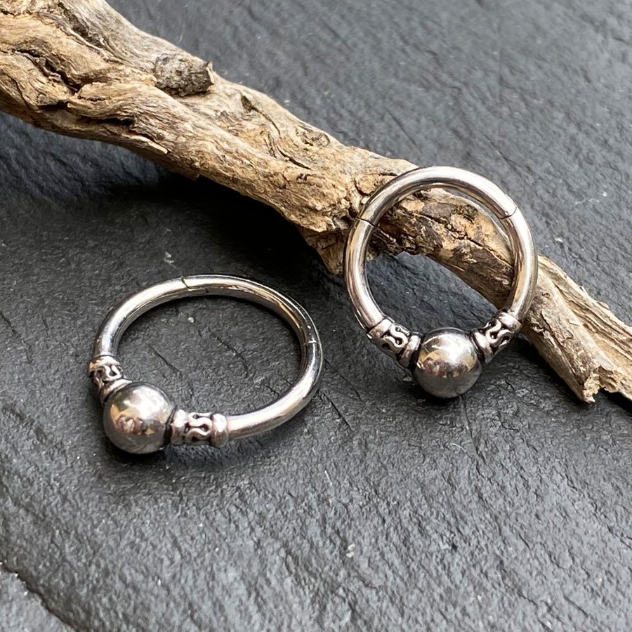 Aro étnico de acero con bisagra