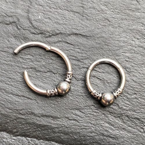 Alternative view of Aro étnico de acero con bisagra