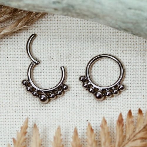 Aro clicker de titanio con bolitas estilo étnico