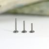 Barra tipo labret de titanio de 1,2 mm. con rosca interna compatible con tops Massai