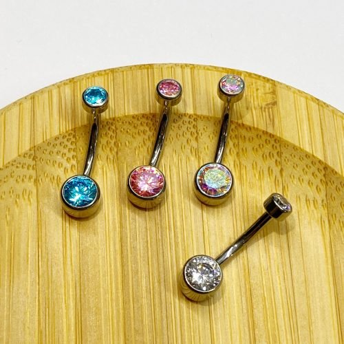 Alternative view of Piercing de ombligo con 2 zirconias rosas corte bisel
