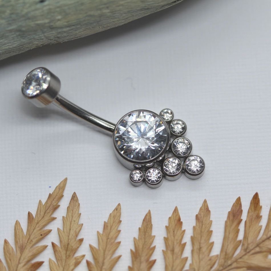 Piercing de ombligo con 9 zirconias
