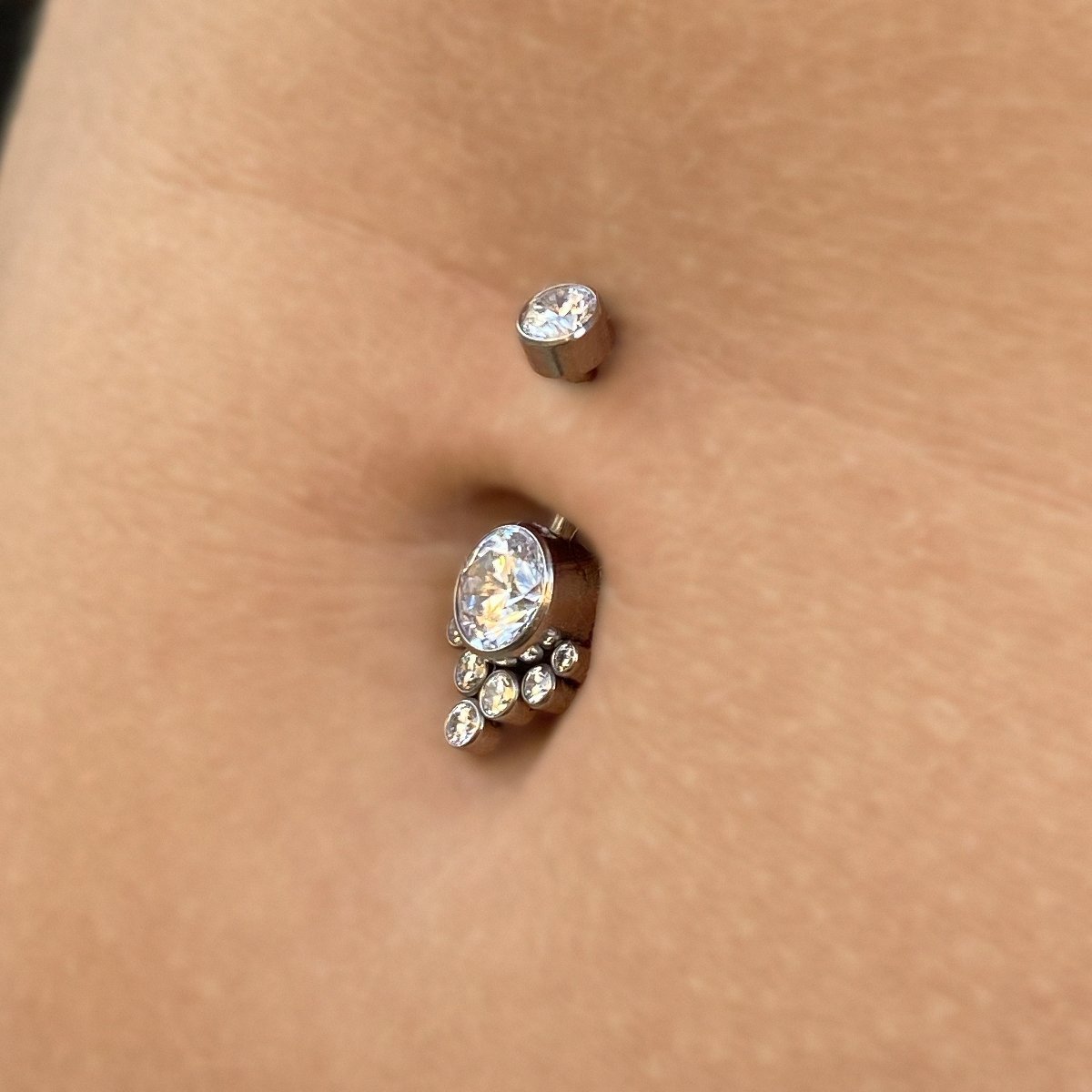 Piercing de ombligo con 9 zirconias - Imagen 3