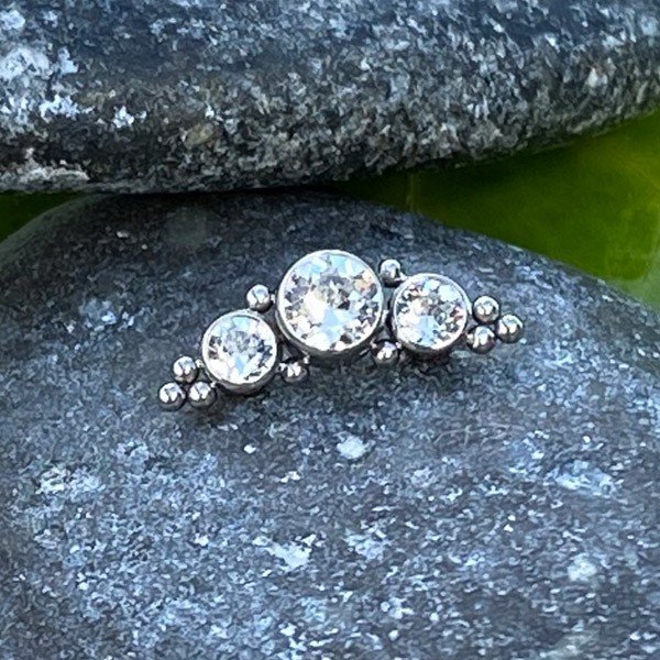 Top de titanio con 3 Swarovski® - Imagen 2