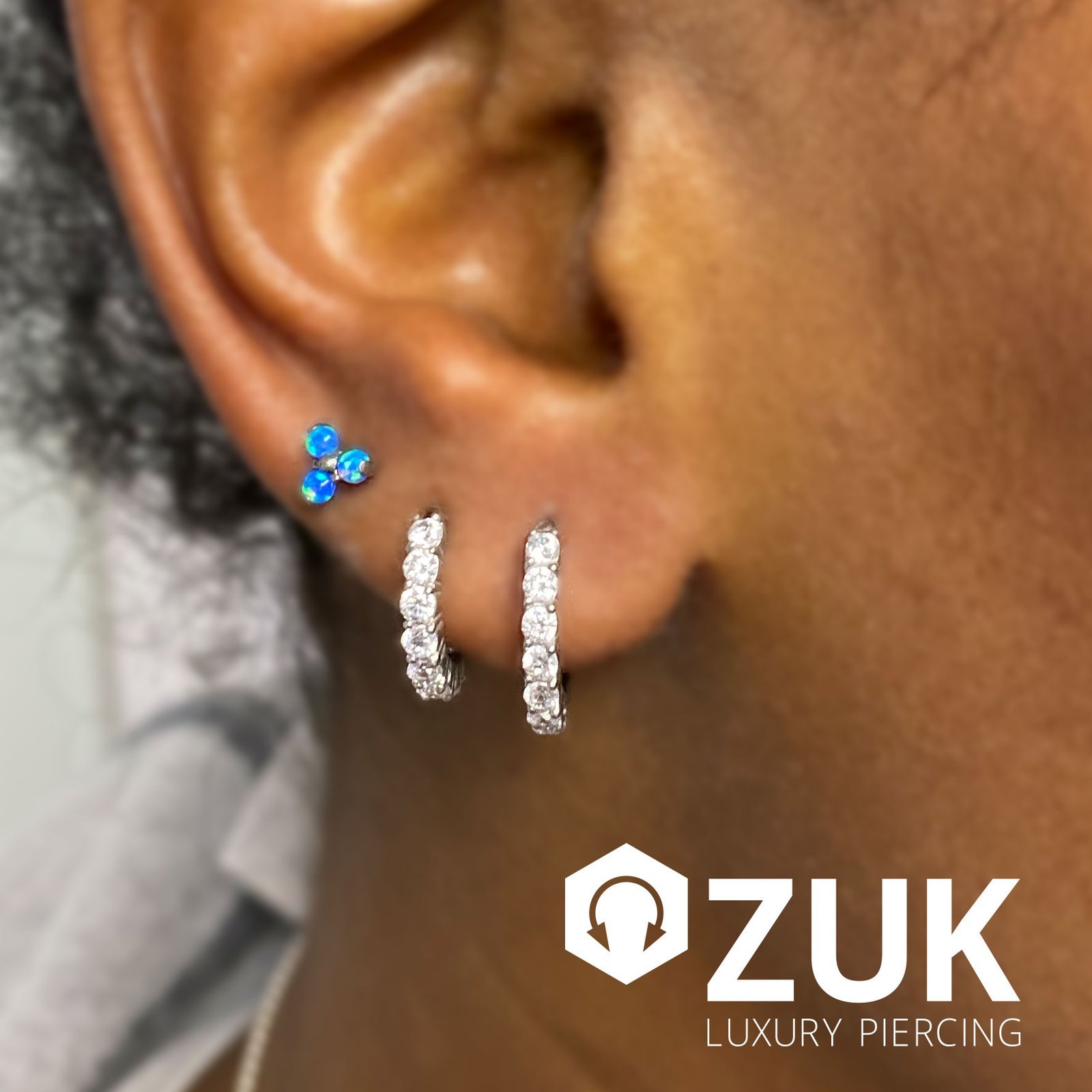 Aro de acero 316L y Zirconias de Swarovski® - Imagen 2