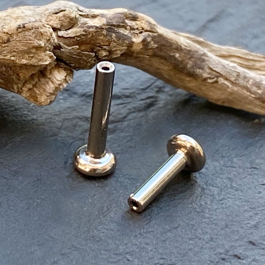 Barra tipo labret de titanio de 1 mm. push pin, para nostril, compatible con tops Amazing