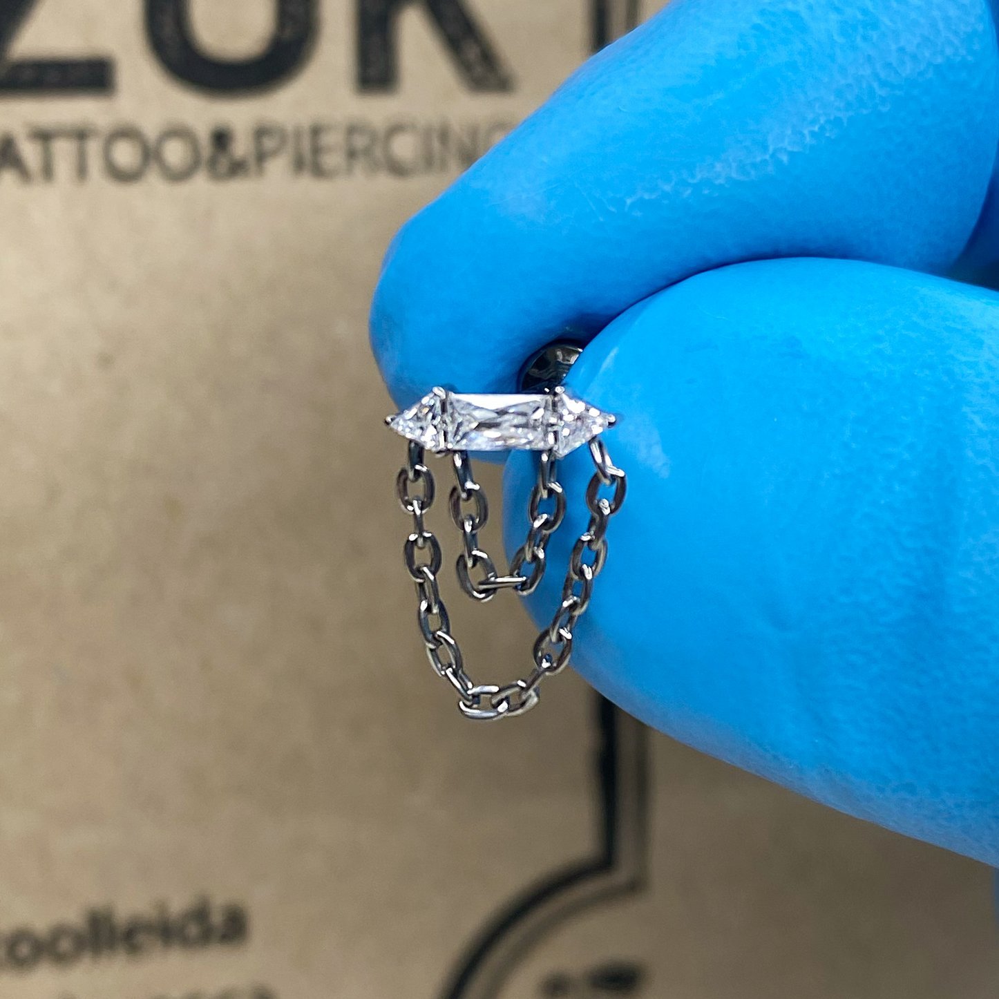 Top de titanio con zirconias y cadenas