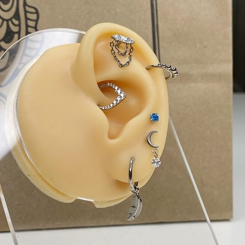 Alternative view of Top de titanio con zirconias y cadenas