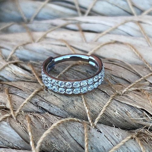 Piercing clicker de titanio con 2 hileras de zirconias