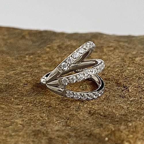 Aro de titanio triple con zirconias para hélix