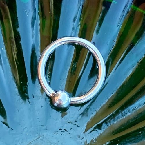 Clicker de titanio con una bola