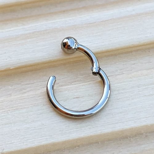 Alternative view of Clicker de titanio con una bola