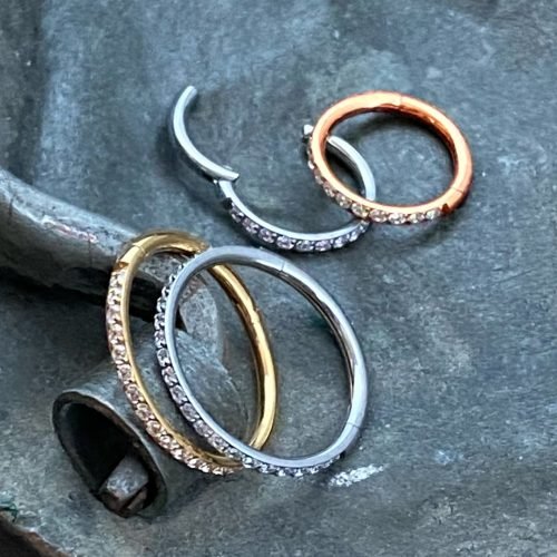 Aro de titanio y zirconias blancas