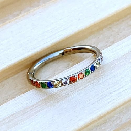 Aro clicker de titanio con zirconias de colores
