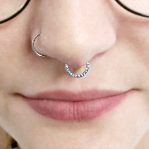 Alternative view of Clicker de titanio con zirconias frontales