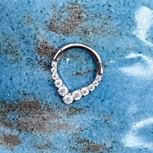 Alternative view of Clicker de titanio acabado en V con zirconias para septum