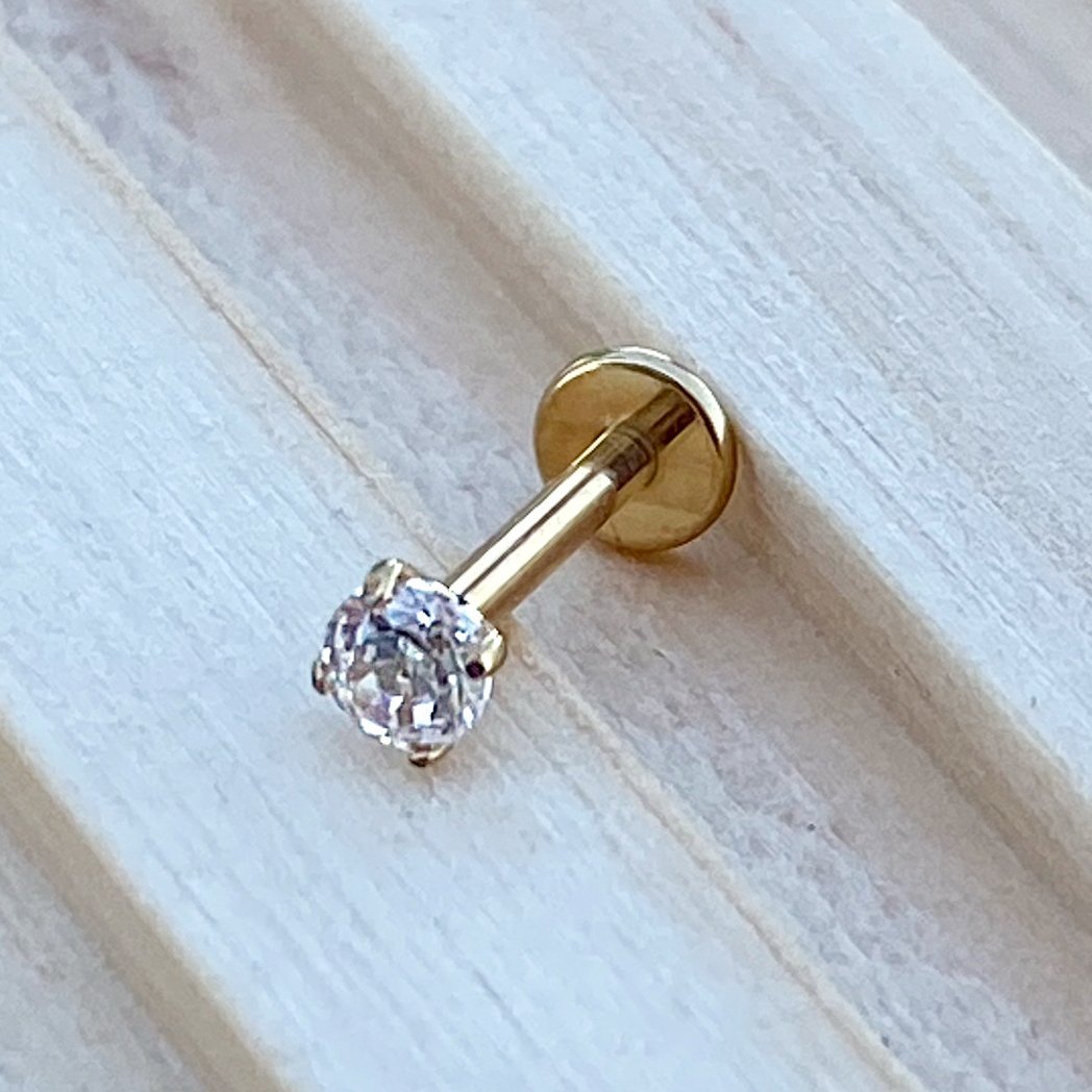 Top de titanio con una zirconia engarzada - Imagen 3