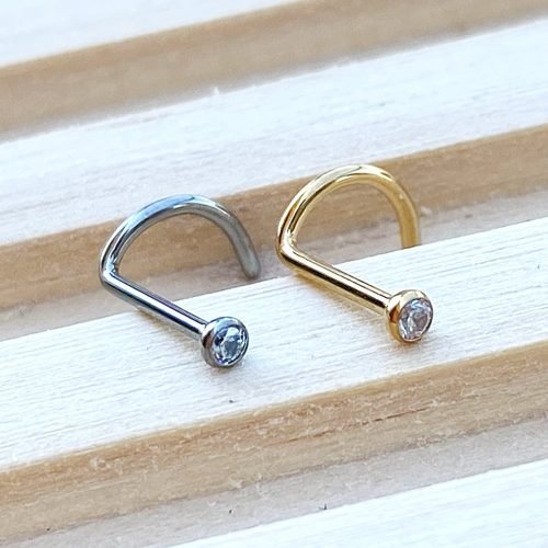 Nostril de titanio con 1 zirconia esgaste bisel