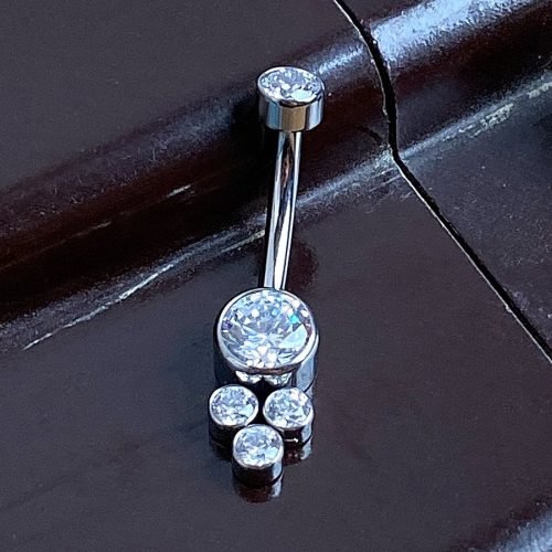 Piercing de ombligo con 5 zirconias