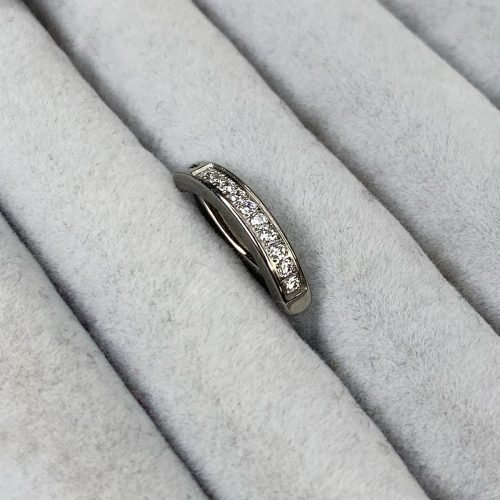 Clicker de ombligo con zirconias blancas