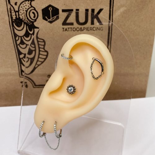 Alternative view of Top de titanio con cadena para hélix