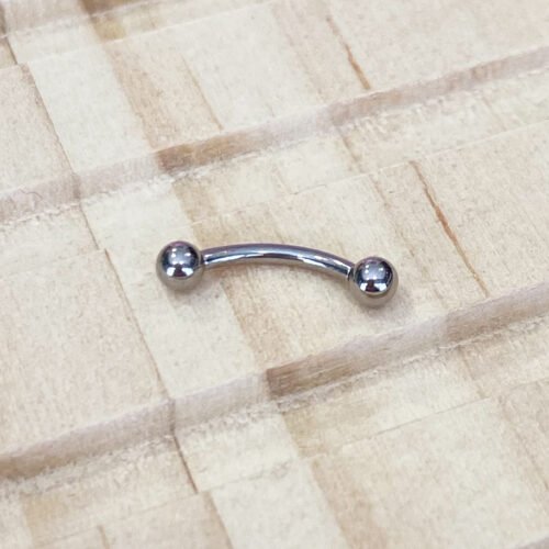 Piercing banana de titanio con rosca interna de 0,9