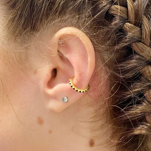 Piercing conch en Lleida. ZUK Tattoo Piercing