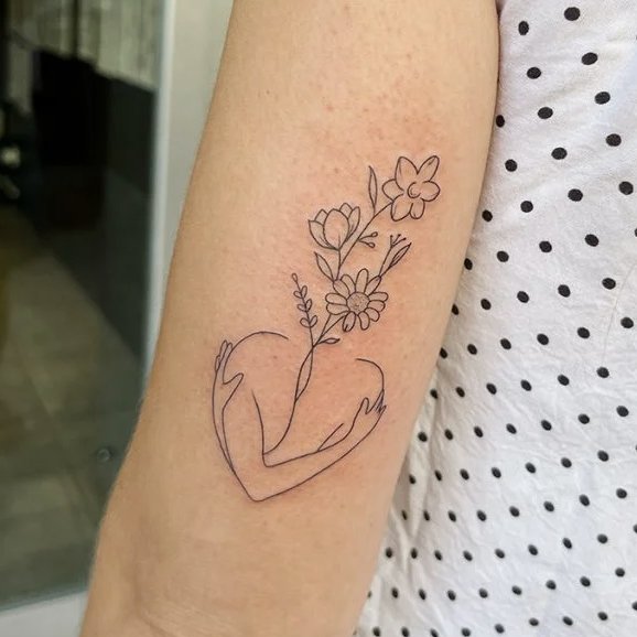 Tatuaje fineline en Lleida. ZUK Tattoo Piercing