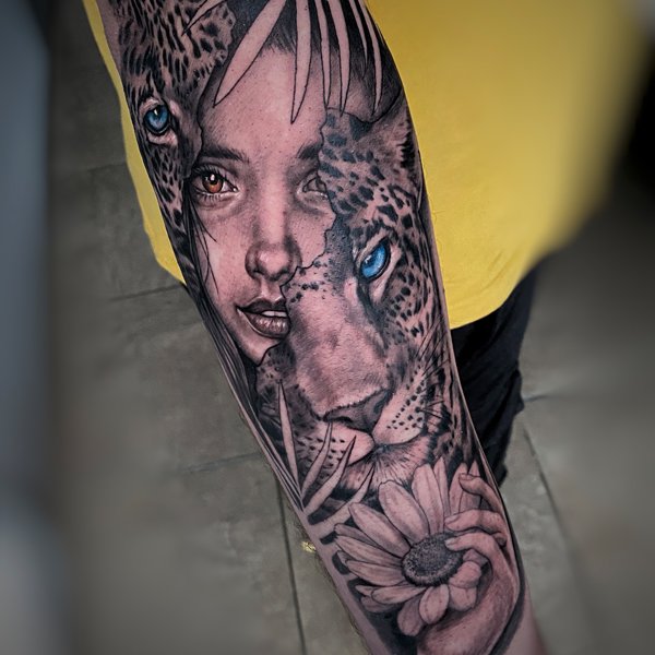 Tatuaje realista en Lleida. ZUK Tattoo Piercing