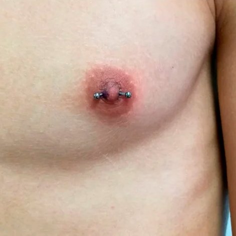 Piercing de pezón. ZUK Tattoo